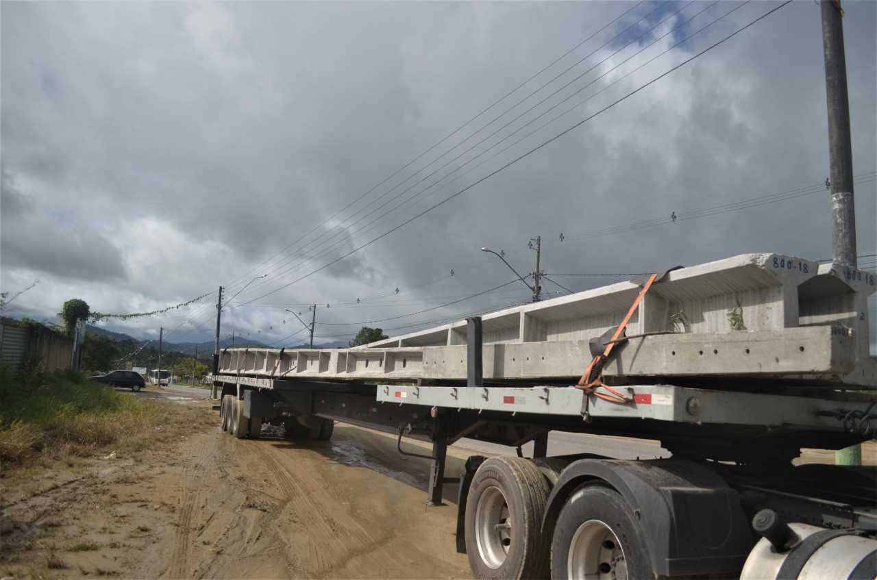 Camacã: Postes dos Refletores do Estádio Ribeirão já chegaram na cidade

